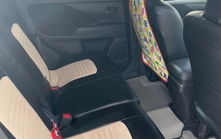 Mitsubishi Outlander III рестайлинг 3, 2015 год, 1 700 000 рублей, 4 фотография