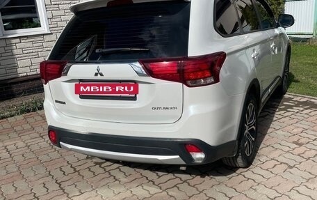 Mitsubishi Outlander III рестайлинг 3, 2015 год, 1 700 000 рублей, 3 фотография