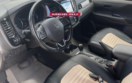 Mitsubishi Outlander III рестайлинг 3, 2015 год, 1 700 000 рублей, 6 фотография