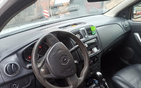 Renault Logan II, 2016 год, 320 000 рублей, 4 фотография