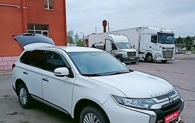 Mitsubishi Outlander III рестайлинг 3, 2018 год, 2 370 000 рублей, 1 фотография