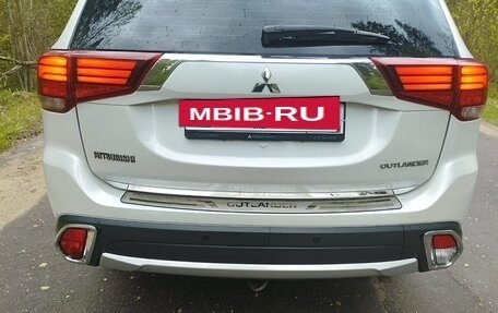 Mitsubishi Outlander III рестайлинг 3, 2018 год, 2 370 000 рублей, 14 фотография
