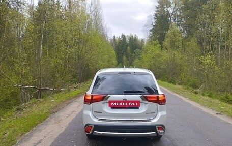 Mitsubishi Outlander III рестайлинг 3, 2018 год, 2 370 000 рублей, 12 фотография