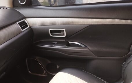 Mitsubishi Outlander III рестайлинг 3, 2018 год, 2 370 000 рублей, 23 фотография