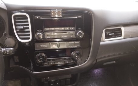 Mitsubishi Outlander III рестайлинг 3, 2018 год, 2 370 000 рублей, 26 фотография