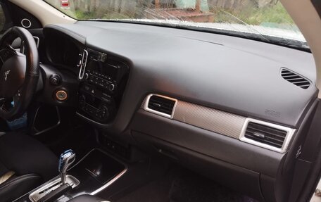 Mitsubishi Outlander III рестайлинг 3, 2018 год, 2 370 000 рублей, 31 фотография