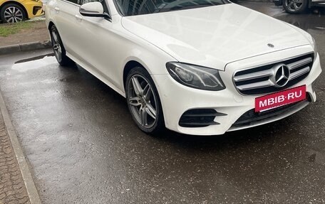 Mercedes-Benz E-Класс, 2019 год, 3 350 000 рублей, 2 фотография