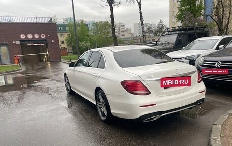 Mercedes-Benz E-Класс, 2019 год, 3 350 000 рублей, 4 фотография