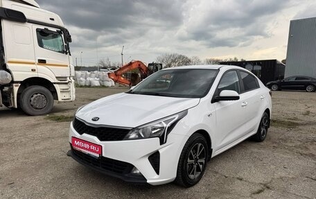 KIA Rio IV, 2021 год, 1 610 000 рублей, 1 фотография