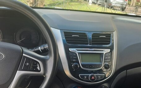 Hyundai Solaris II рестайлинг, 2014 год, 950 000 рублей, 2 фотография