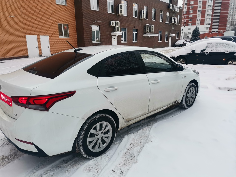 Hyundai Solaris II, 2017 год, 1 000 000 рублей, 2 фотография