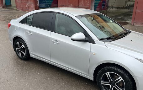 Chevrolet Cruze II, 2010 год, 800 000 рублей, 4 фотография