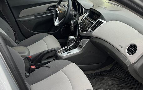 Chevrolet Cruze II, 2010 год, 800 000 рублей, 12 фотография