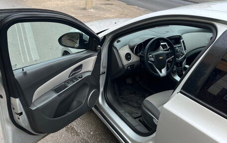 Chevrolet Cruze II, 2010 год, 800 000 рублей, 9 фотография