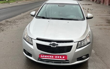Chevrolet Cruze II, 2010 год, 800 000 рублей, 3 фотография