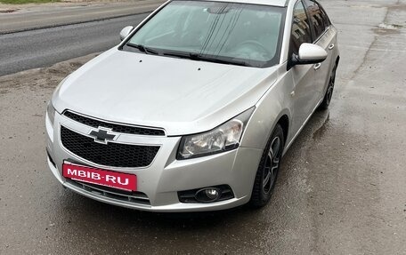 Chevrolet Cruze II, 2010 год, 800 000 рублей, 2 фотография