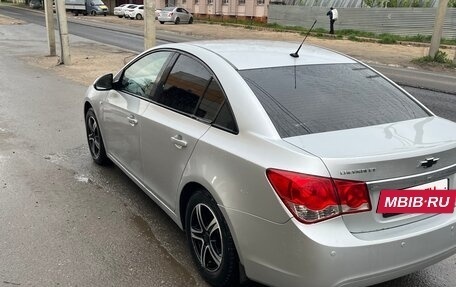Chevrolet Cruze II, 2010 год, 800 000 рублей, 6 фотография