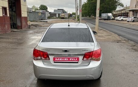 Chevrolet Cruze II, 2010 год, 800 000 рублей, 5 фотография