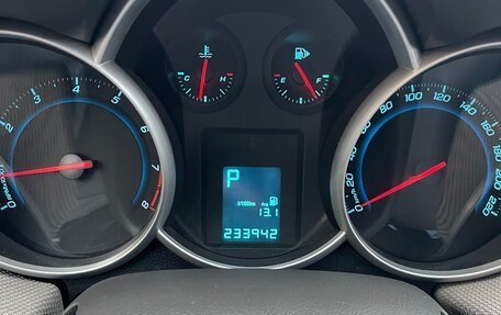 Chevrolet Cruze II, 2010 год, 800 000 рублей, 15 фотография
