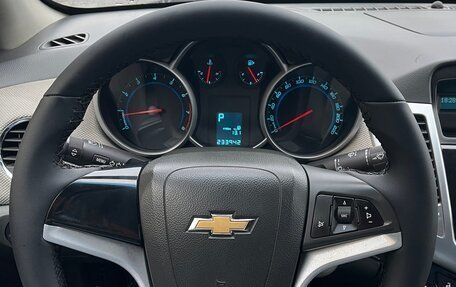 Chevrolet Cruze II, 2010 год, 800 000 рублей, 14 фотография