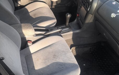 Mitsubishi Mirage VI рестайлинг, 2001 год, 250 000 рублей, 9 фотография