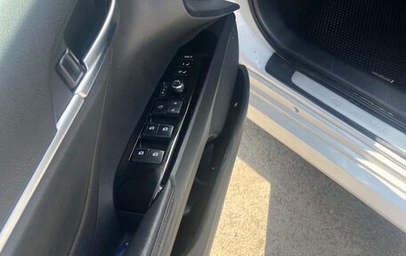 Toyota Camry, 2019 год, 2 700 000 рублей, 4 фотография