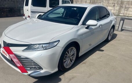 Toyota Camry, 2019 год, 2 700 000 рублей, 2 фотография