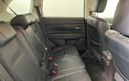 Mitsubishi Outlander III рестайлинг 3, 2014 год, 1 119 000 рублей, 13 фотография