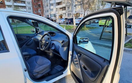 Toyota Vitz, 2002 год, 400 000 рублей, 17 фотография