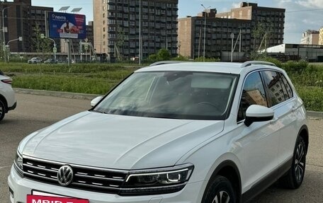Volkswagen Tiguan II, 2019 год, 2 500 000 рублей, 3 фотография