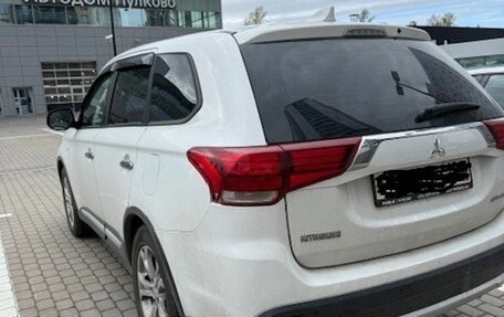 Mitsubishi Outlander III рестайлинг 3, 2018 год, 1 790 000 рублей, 2 фотография