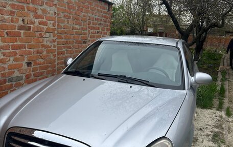 Hyundai Sonata IV рестайлинг, 2004 год, 650 000 рублей, 1 фотография