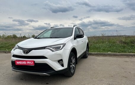 Toyota RAV4, 2018 год, 2 540 000 рублей, 9 фотография