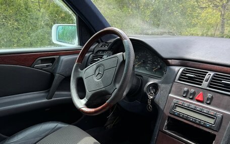 Mercedes-Benz E-Класс, 2000 год, 630 000 рублей, 10 фотография