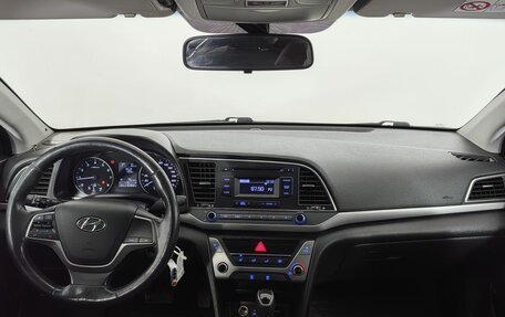 Hyundai Elantra VI рестайлинг, 2017 год, 1 385 000 рублей, 10 фотография