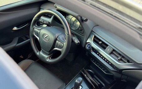 Lexus UX I, 2021 год, 3 300 000 рублей, 15 фотография