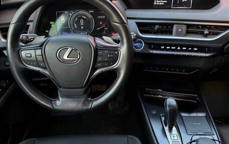 Lexus UX I, 2021 год, 3 300 000 рублей, 16 фотография
