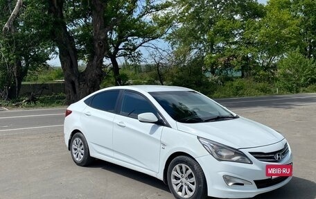Hyundai Solaris II рестайлинг, 2015 год, 970 000 рублей, 2 фотография