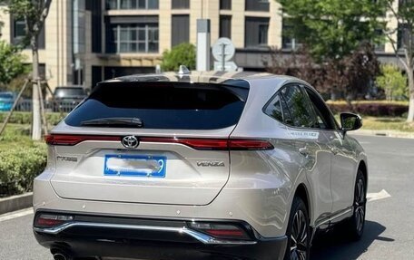 Toyota Venza, 2022 год, 2 750 000 рублей, 5 фотография