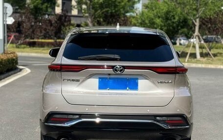 Toyota Venza, 2022 год, 2 750 000 рублей, 4 фотография