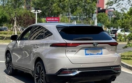 Toyota Venza, 2022 год, 2 750 000 рублей, 2 фотография