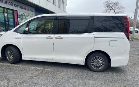 Toyota Esquire I, 2017 год, 2 200 000 рублей, 1 фотография