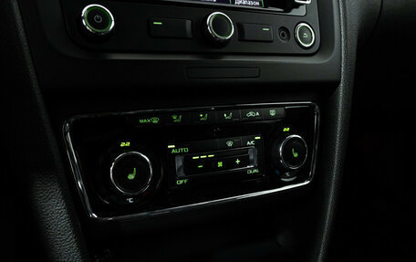 Skoda Superb III рестайлинг, 2013 год, 1 300 000 рублей, 18 фотография