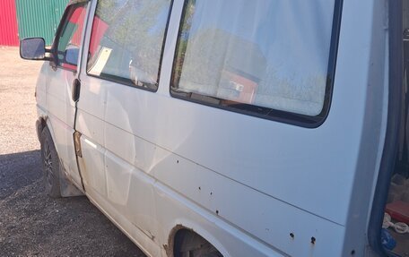 Volkswagen Caravelle T4, 1998 год, 750 000 рублей, 1 фотография