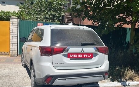 Mitsubishi Outlander III рестайлинг 3, 2021 год, 2 500 000 рублей, 3 фотография