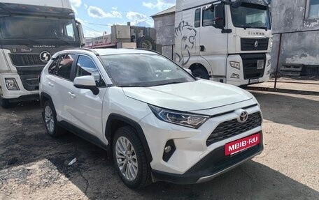 Toyota RAV4, 2021 год, 3 820 000 рублей, 3 фотография