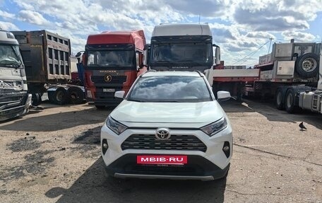 Toyota RAV4, 2021 год, 3 820 000 рублей, 2 фотография