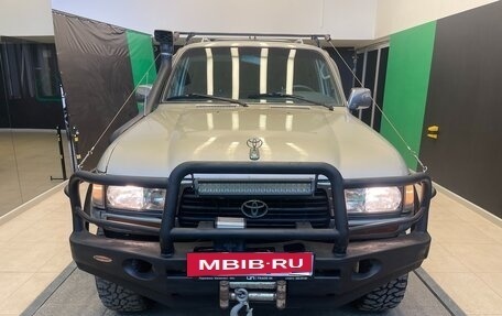 Toyota Land Cruiser 80 рестайлинг, 1996 год, 2 000 000 рублей, 2 фотография