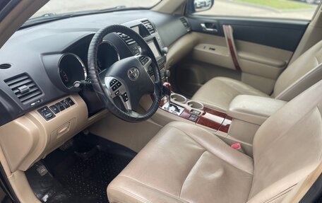 Toyota Highlander III, 2012 год, 2 100 000 рублей, 11 фотография