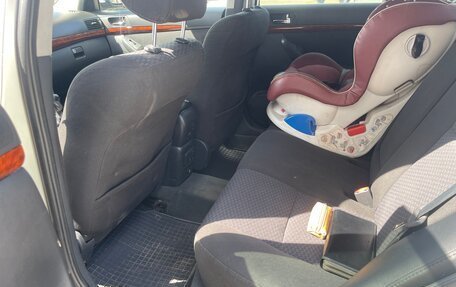 Toyota Avensis III рестайлинг, 2005 год, 555 000 рублей, 15 фотография